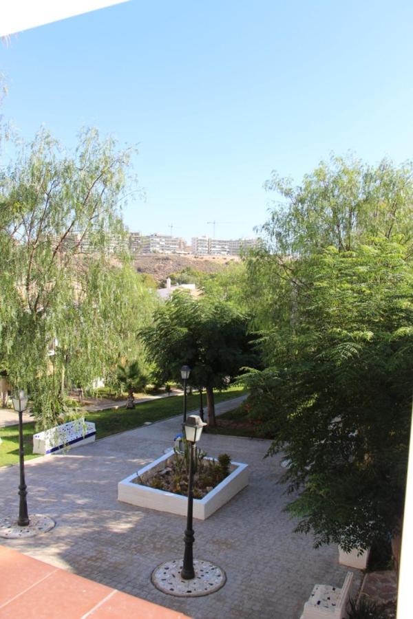 Bonita Casa En Urbanizacion Privada Muy Cerca Del Mar Y De Alicante Гран-Алакант Экстерьер фото
